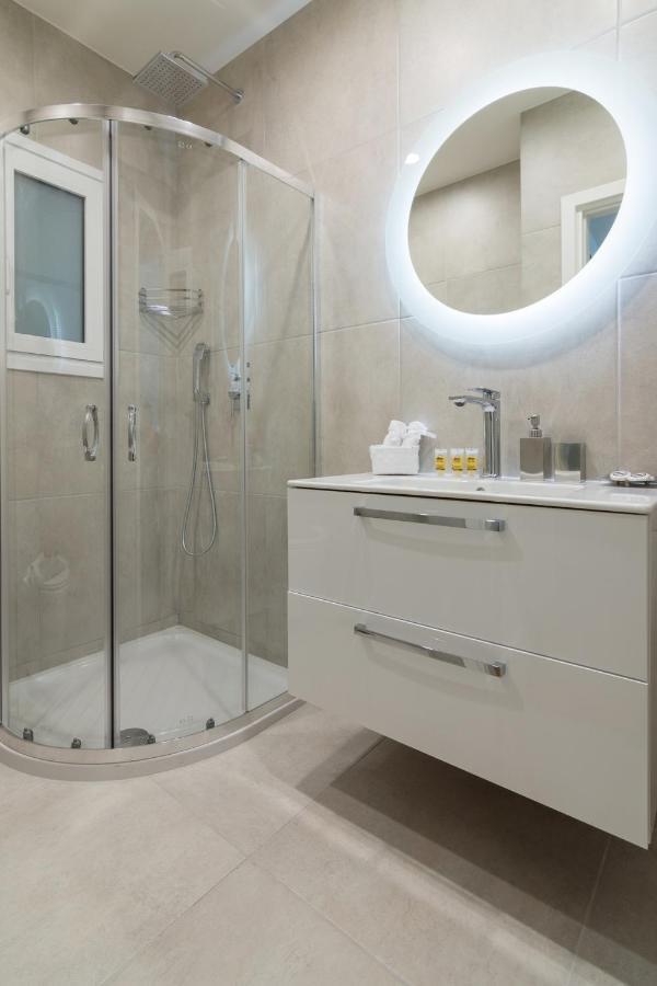Beautiful Apartment In The Center Of Афины Экстерьер фото